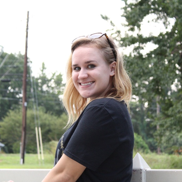 Meet your Posher, Caitlin - Picture 1 of 1